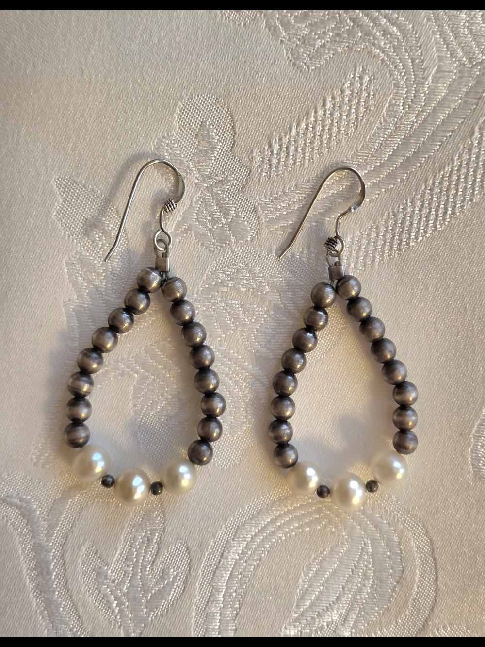 Pre-owned Oxidized Sterling Silver Navajo Style Pearl Earrings